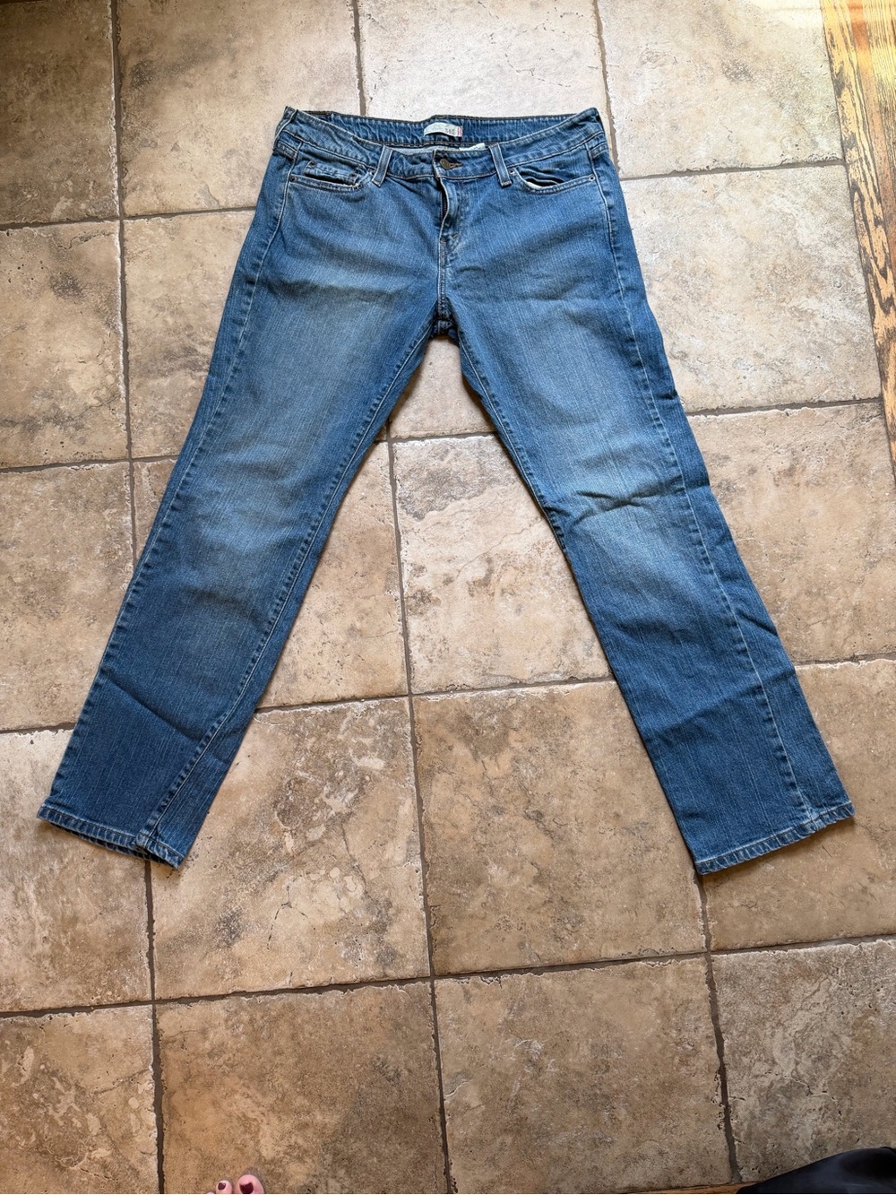 Levi's Straight Leg Jeans - Medium Blue
